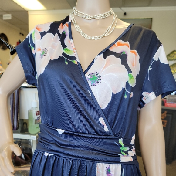 Ouges Maxi Silhouette Floral dress - Picture 3 of 5